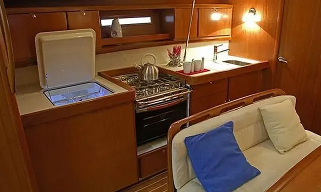 Luxury Cruising ''Dufour 425 Mammamia'' Charter in Italy