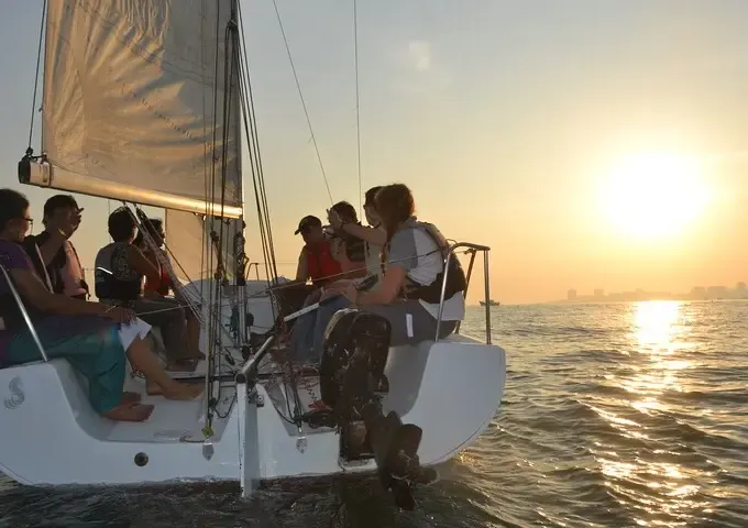 Harbour Crossing on Yacht Beneteau 7.5 from Mumbai to Mandwa