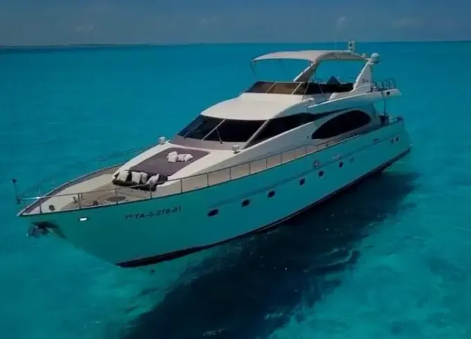 Luxury Azimut 85ft Avaliable for Rental in Cancun and Isla Mujeres