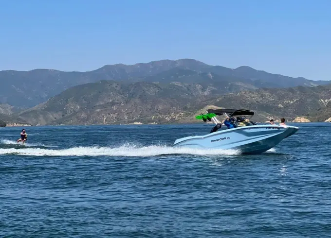 Los Angeles watersports: wakesurfing, wakeboarding, tubing, waterskiing