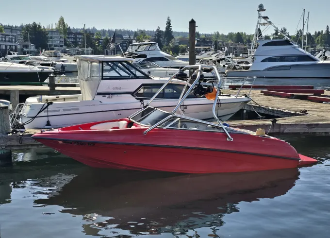 Eye Catching Red 18ft Crownline Bowrider in Renton - Cruising & Wakeboarding