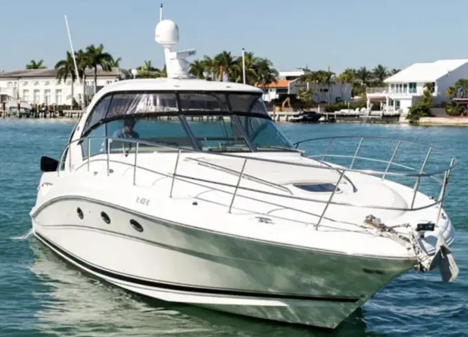 Sea Ray Boat for 12 people ready to rent in Punta Cana