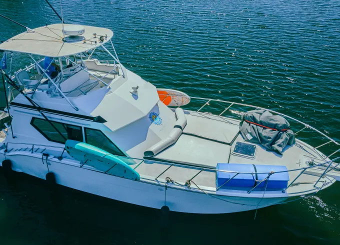 Hatteras 46 ft Luxury Yacht Charter