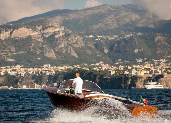 Riva Super Florida Boat for 4 Person in Sorrento, Campania