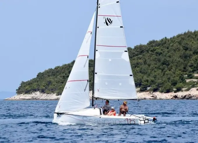 Rent Seascape18 / Beneteau First 18 Daysailer in Jezera, Croatia