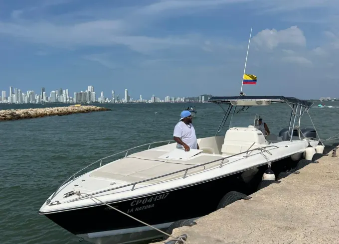 38ft Luxury Powerboat Experience in Cartagena: Sound, Space & Style