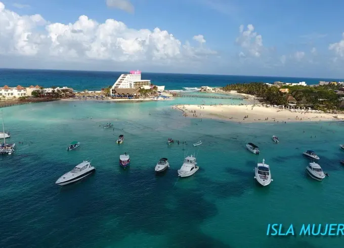 Charter this 42'  Motor Yacht from Isla Mujeres #GMB42ISLA