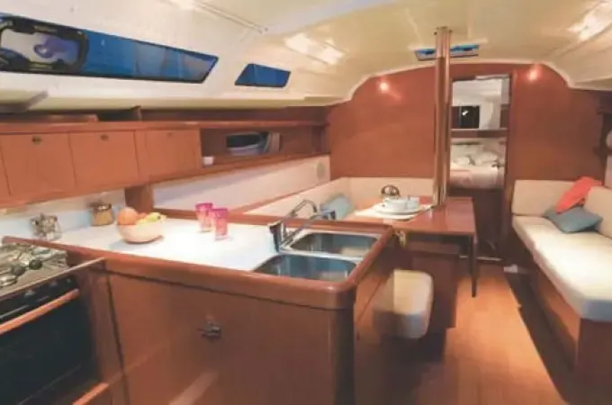 Charter Oceanis 37 Sailing Yacht in Italy