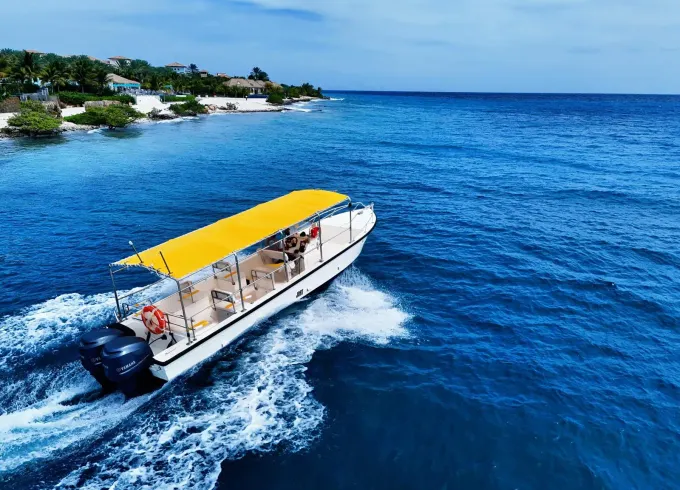 Speedboat Coast Sightseeing Tour – Willemstad, Curaçao