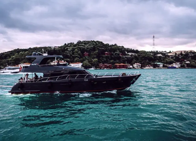Cruise Istanbul in Style on the Alfa Bosphorus Yacht