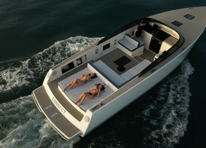 The most stylish yacht in Dubai Harbor - VanDutch 40