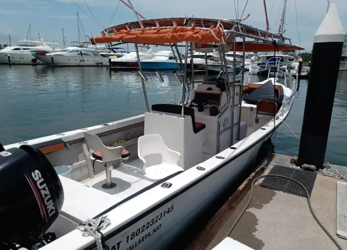 Double motor boat ideal for fishing or snorkeling and other activities