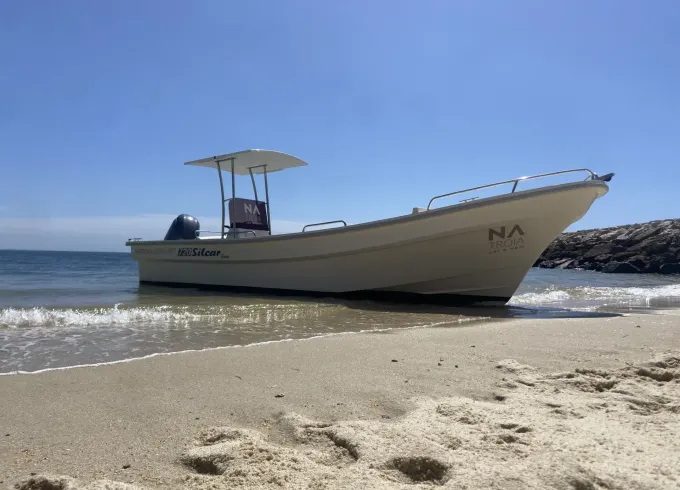 Setúbal, Tróia and Arrábida boat tour for up to 12 people