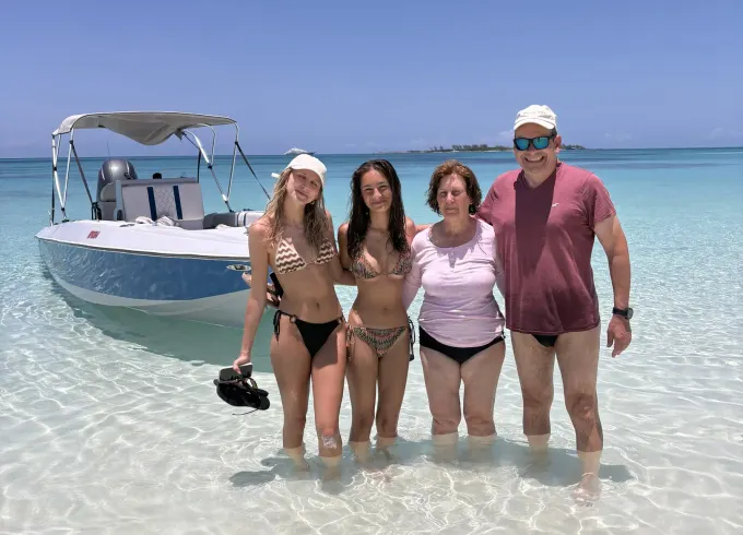 Nassau 4 Island boat tour-Snorkeling, Sightseeing, Pigs, turtles & private beach