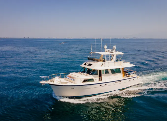 61ft Luxury Hatteras Yacht 'Mer-Sea' | Bar & Captain Included