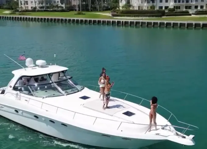Luxury 55' SeaRay Yacht Rental in Miami / Perfect for Parties & Special Events