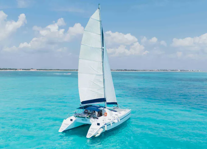 42ft Lagoon Catamaran for Amazing Sailing Trips in Cancun and Isla Mujeres