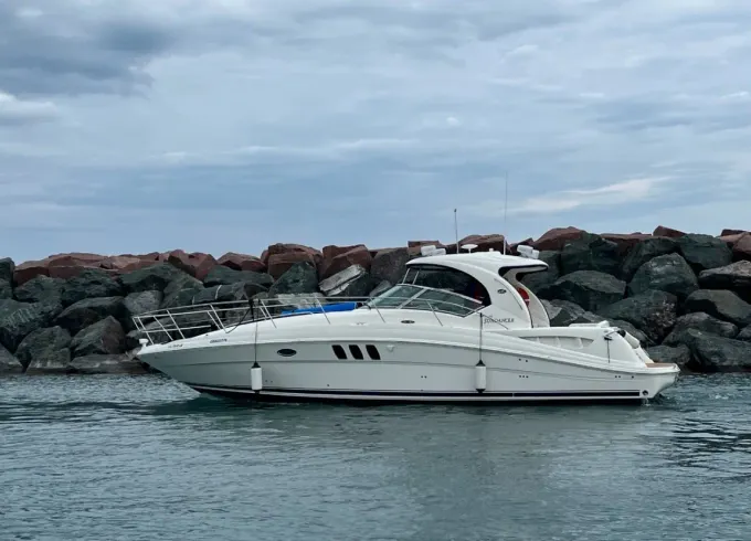 41ft Sea Ray Sundancer Motor Yacht Lake Michigan Charter from Chicago