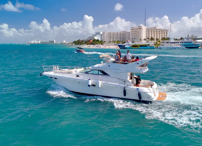 ENJOY CANCUN IN 40 FT SEA RAY FLY FOR 10 PEOPLE!!!