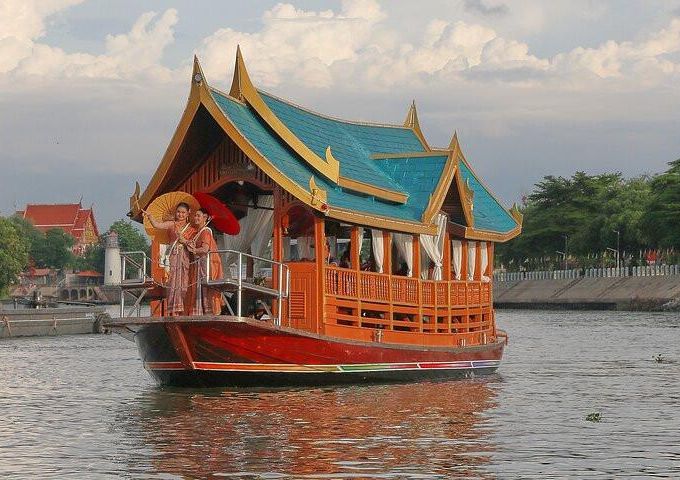 Heritage Sightseeing Boat at Bangkok with Thai Dance