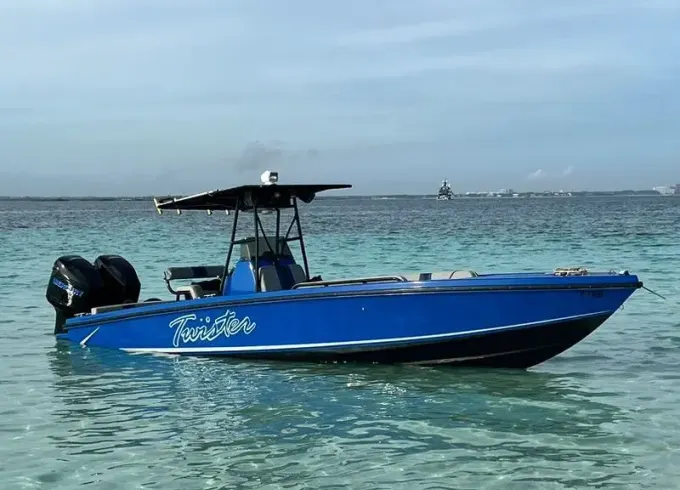 Nassau: Private Boat Tour - Swimming Pigs, Turtles, Snorkeling and Beaching