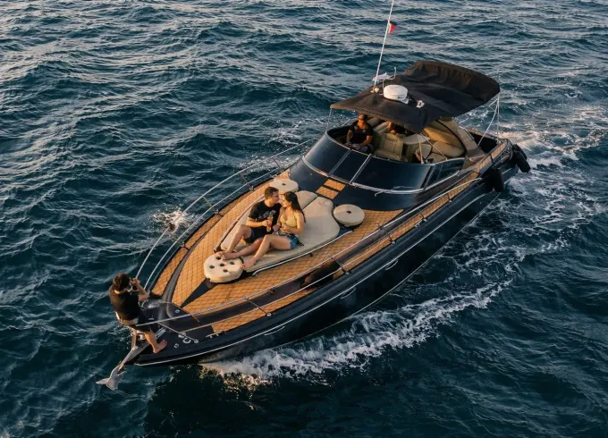 Private 40ft Yacht in Los Cabos with Drinks and Activities