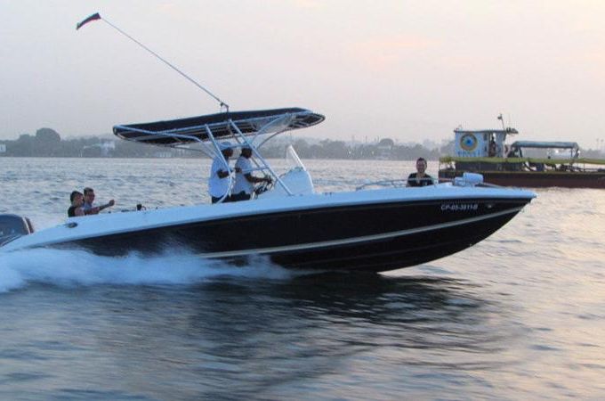 Rent this Bravo 30ft  for up to 12 people in Cartagena, Bolívar