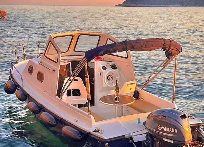 Luxury Private 18' Cabin Boat Powered 40 Hp Motor Without Skipper - No license