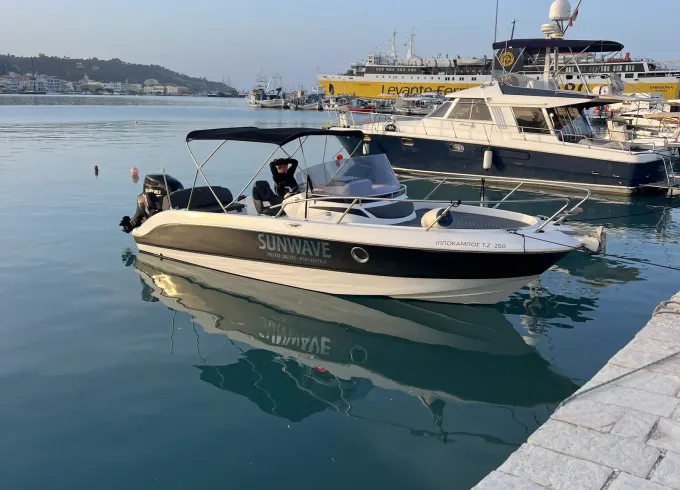 Private Cruise on a Sessa Marine Key Largo 26 Luxury Yacht in Planos