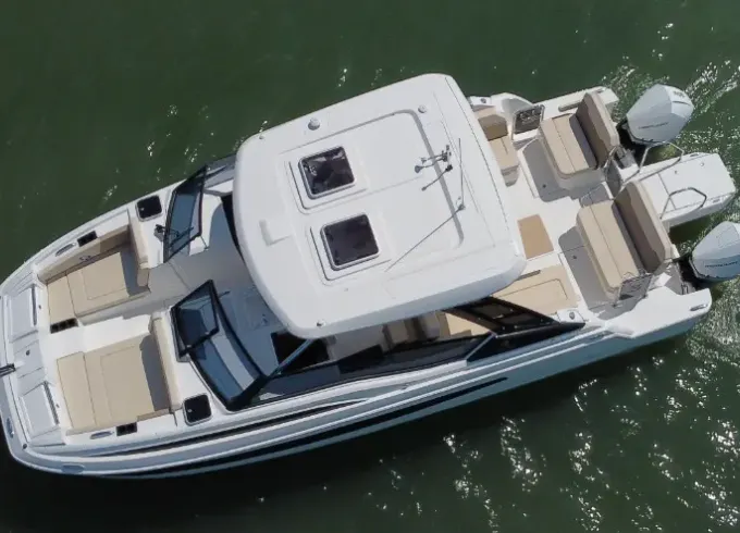 33' Aquila "Airwaves" Yacht Charter in Clearwater, FL