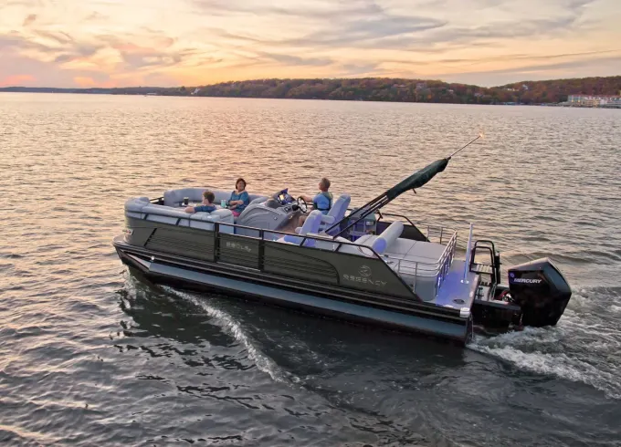 Las Vegas: Luxury Regency 250LE Sport Pontoon for Charter