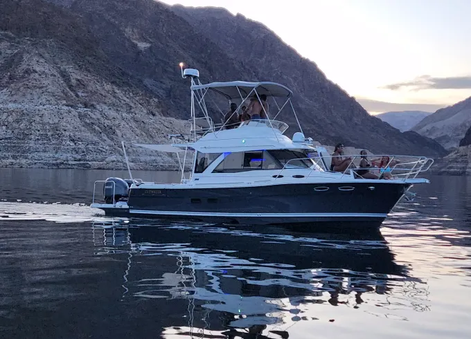 Lake Havasu: Fly Bridge Yacht for Charter!