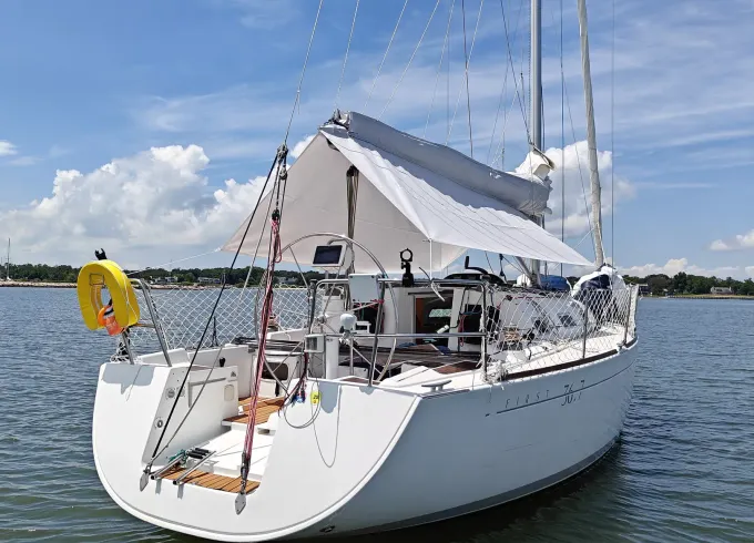 36ft Beneteau Private Sailing Charter – Explore Mystic and Fisher's Island