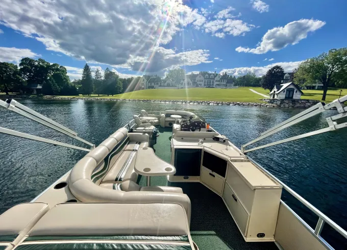Lake Minnetonka - 27’ Luxury Premier Tritoon for Charter