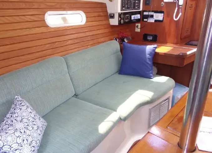 34' Hunter Cruising Monohull In Rock Hall, Maryland United States