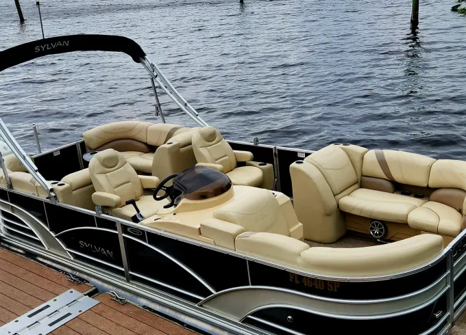 24ft Sylvan Tritoon 200hp luxury cruiser 12ppl capacity + Tubing