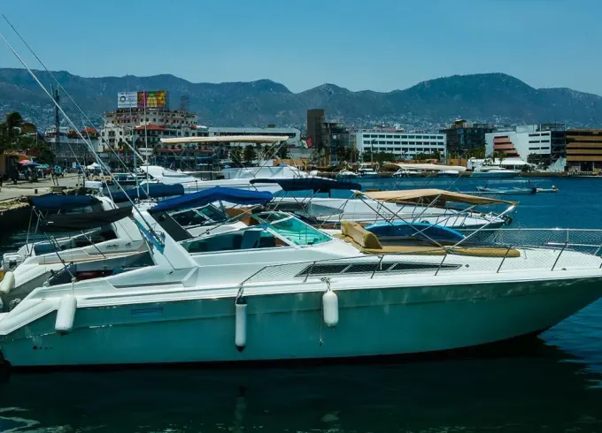 Gorgeous Sea Ray 42ft Motor Yacht