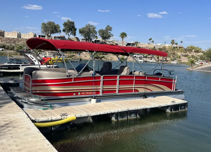 INCREDIBLE 26’ PREMIER TRI-TOON 250HP YAMAHA OUTBOARD