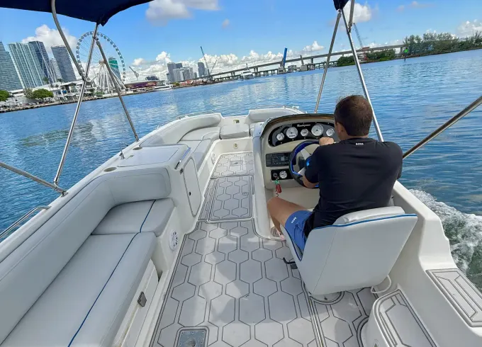 23’ Bayliner Beautiful Boat In Miami