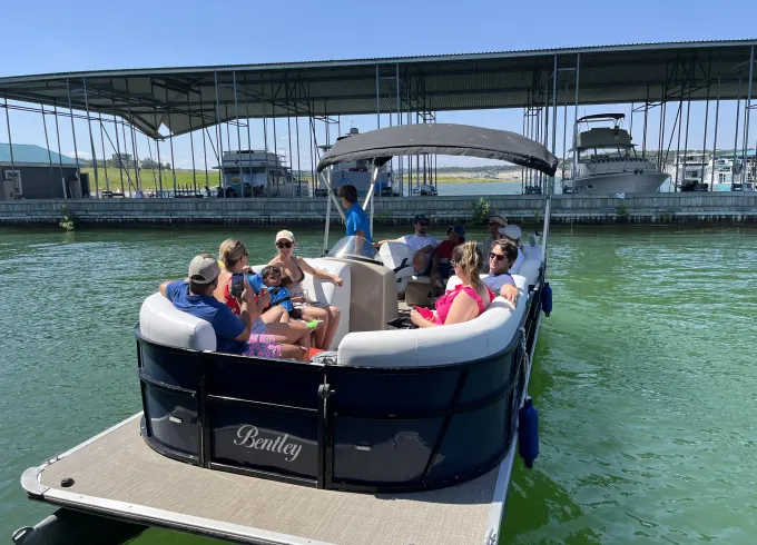 Luxurious Bentley 240 Cruise Pontoon Boat for 15 Guests on Lake Travis