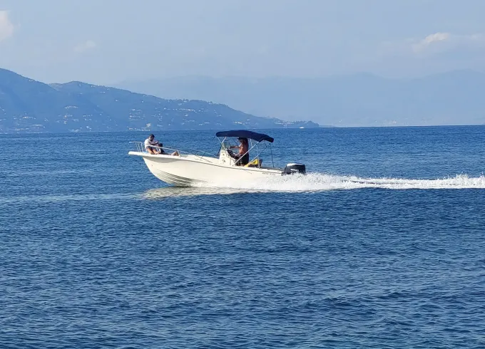 Beautiful 21ft White Shark Center Console Open Boat with 200hp Outboard Engine