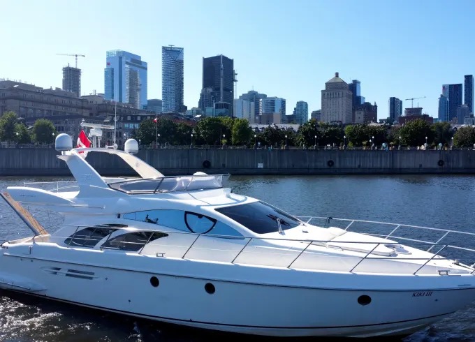 55' Azimut Luxury Yacht (Fits 23 Guests) in Montreal