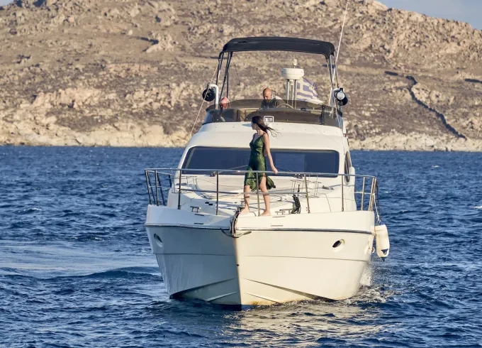 Princess V - Azimut 42 Flybridge Motor Yacht