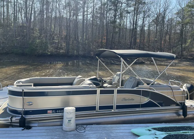 25ft Tritoon Near Smith Mtn - Only for Our Booked AirBnB / VRBO Guests