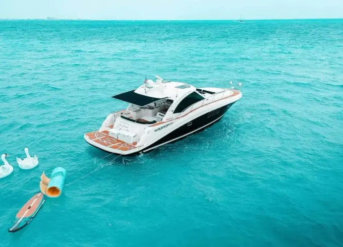 52ft Sea Ray Yacht Cruise Cancun Coastline for 18 Guests