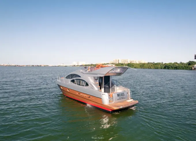 Azimut 43ft Luxury Yacht Experience in Cancun for 14 Guests