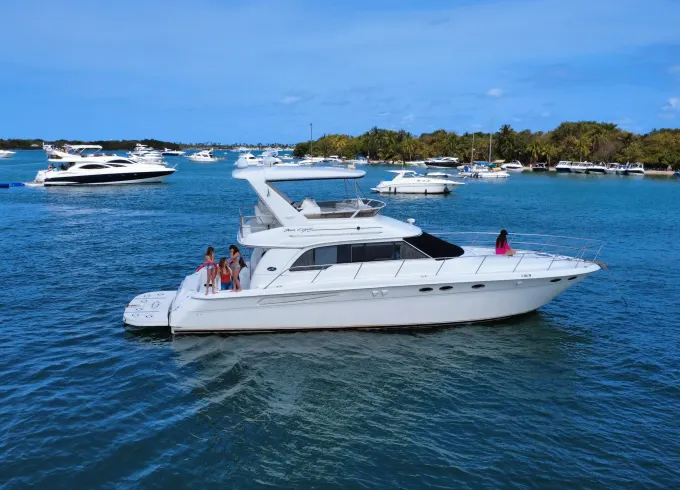 Book Now! NO HIDDEN FEES in the dock, 52' Yacht Rental in Miami, Prime Departure