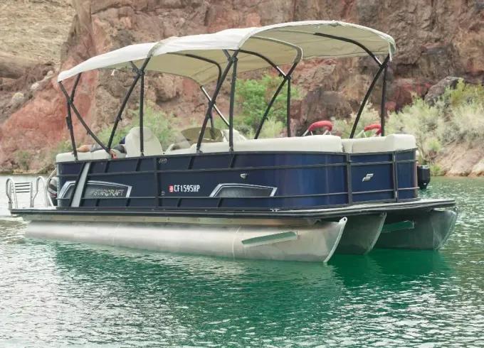 Full-Day Starcraft Pontoon Experience on Lake Havasu