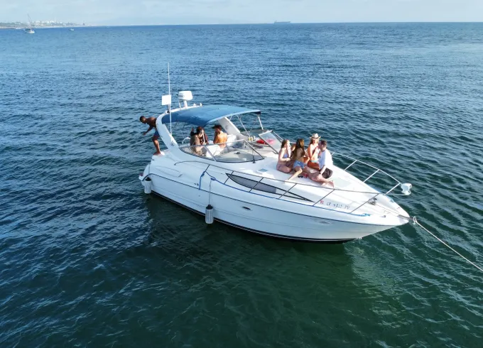 Twin Powered 32ft Bayliner Luxury Power Boat  🛥️