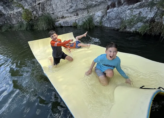 25ft Bentley Pontoon Family Bundle Deal – Boat + Lily Pad + Floats